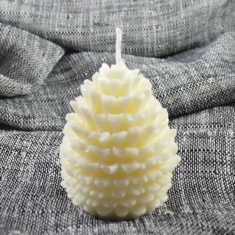 10154-Κερί-Κουκουνάρι.webp Κερί Κουκουνάρι