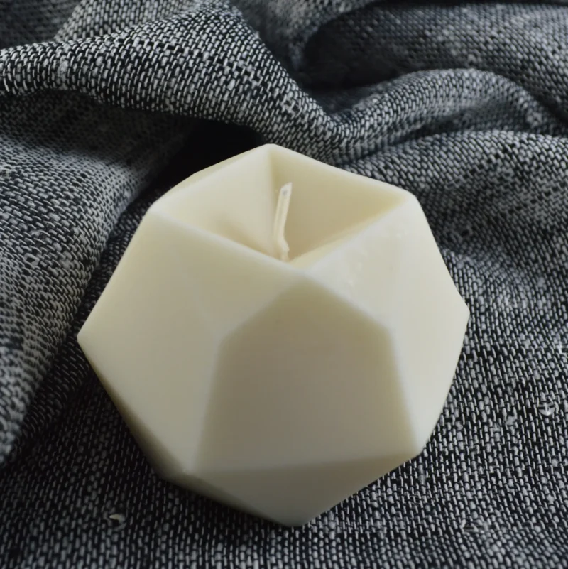 Πολυγωνικό-Κερί-10027-scaled-1.webp Πολυγωνικό Κερί